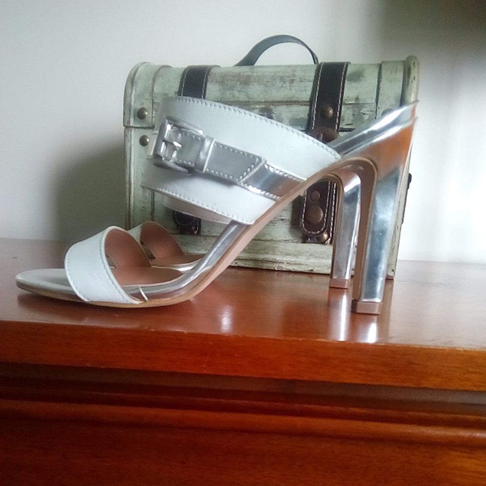 Le Chateau Slide on Heels